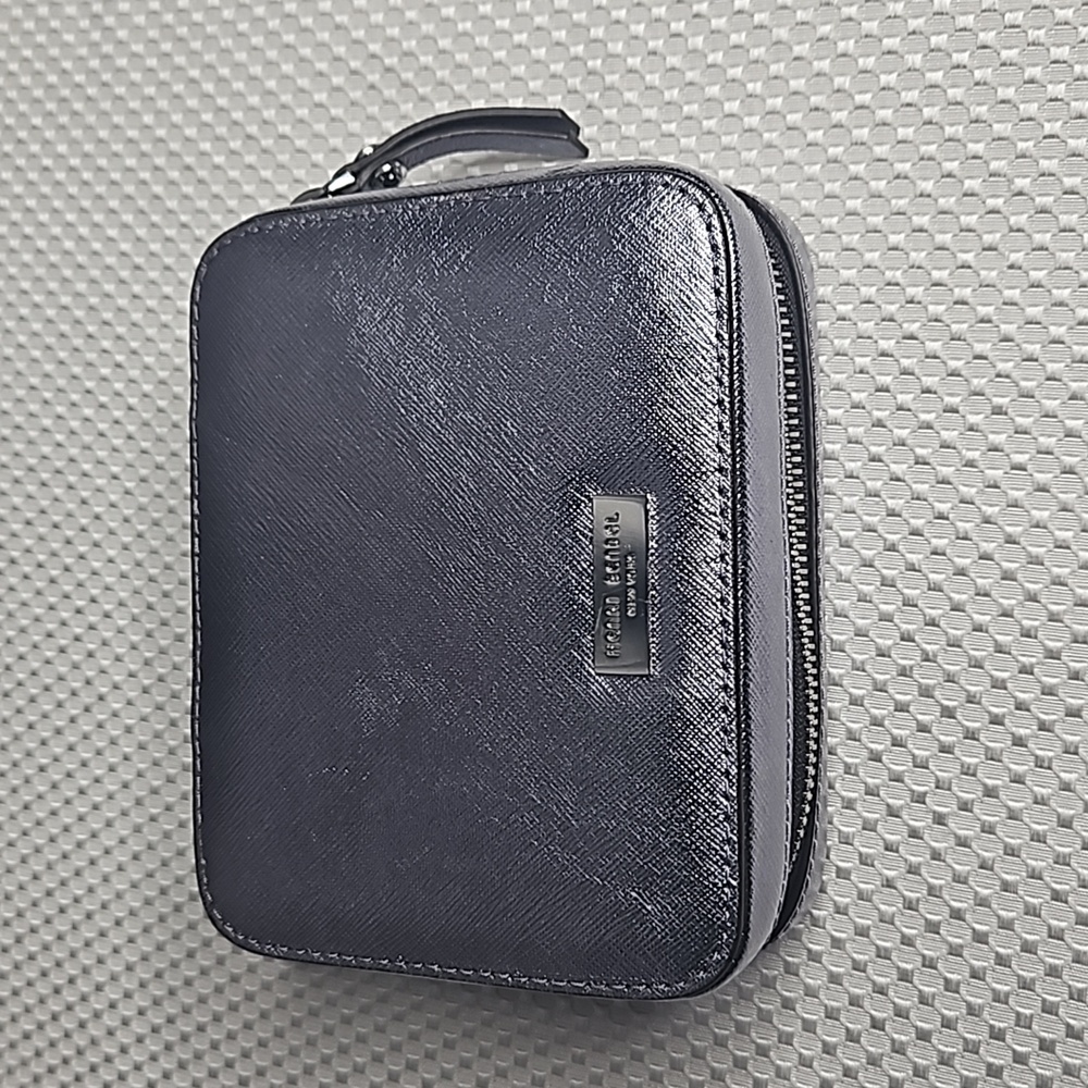 Henri Bendel Rare West 57th Travel Jewelry case in Iridescent lavander silver